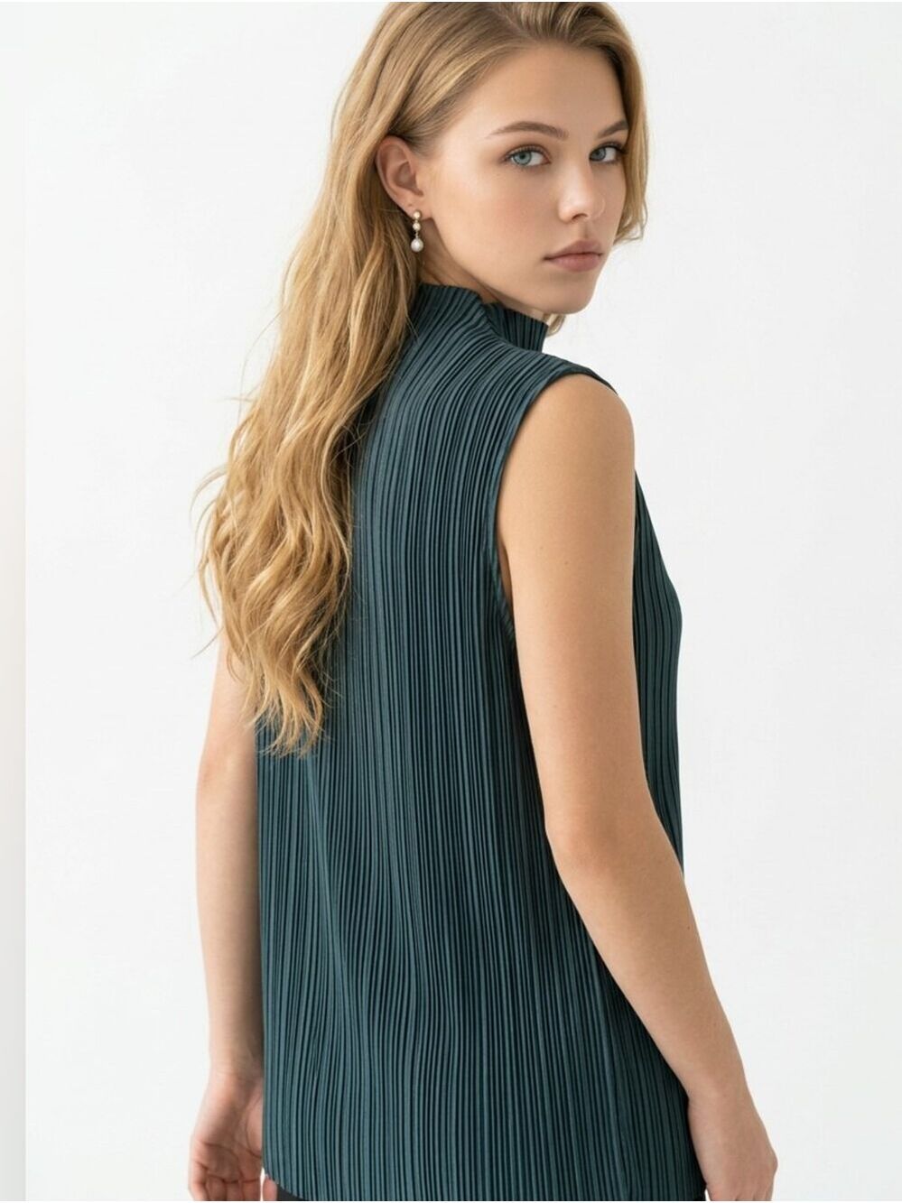 Club Monaco Micro Pleat Top In Olive - Picture 2 of 10